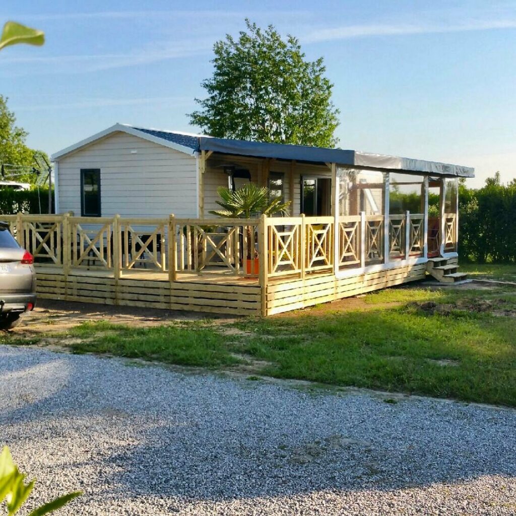 Terrasse en bois autoclave pour mobil-home en camping